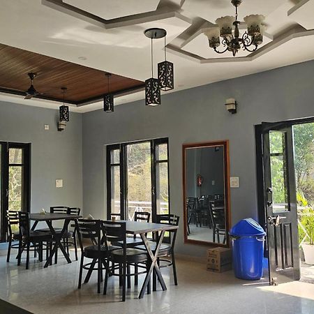 On The Rocks Hotel Kasauli Exterior photo