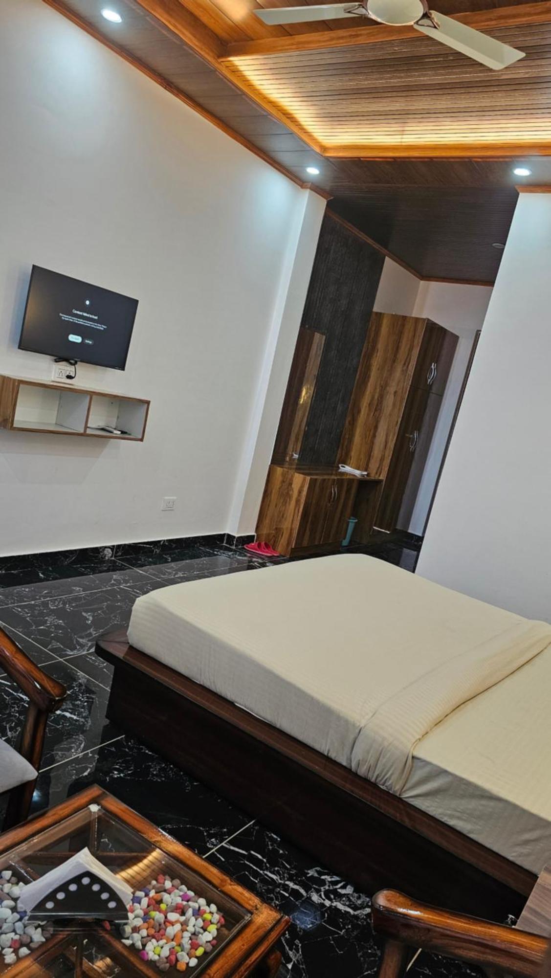 On The Rocks Hotel Kasauli Exterior photo