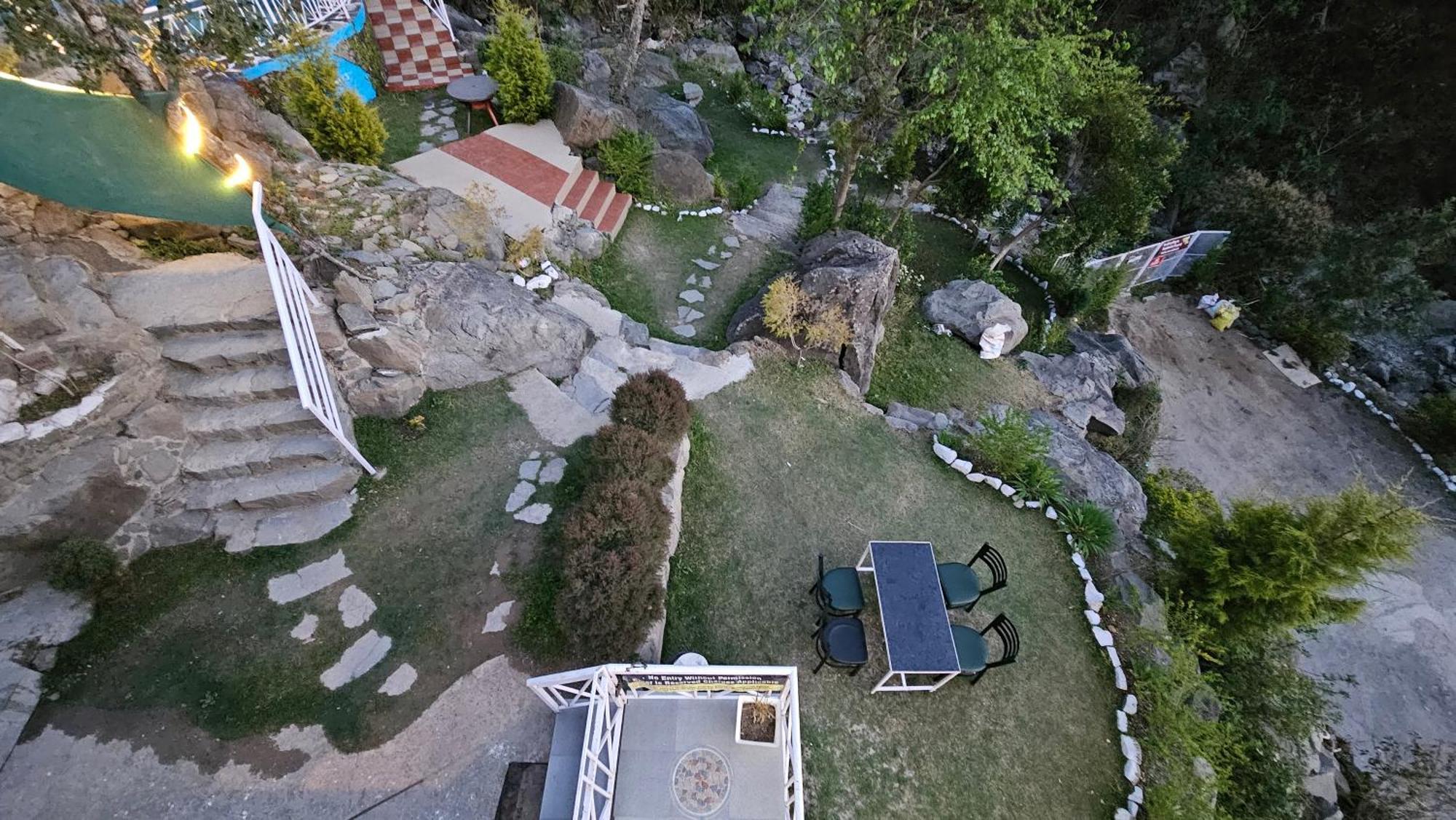 On The Rocks Hotel Kasauli Exterior photo
