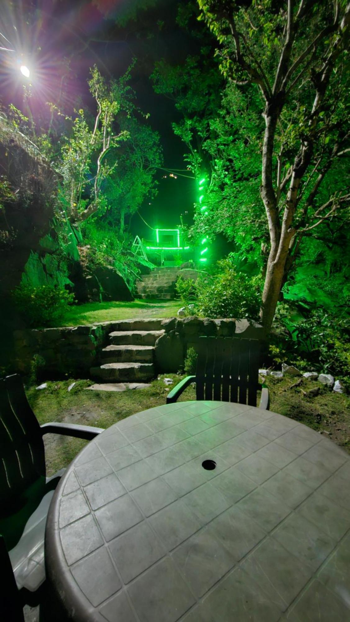 On The Rocks Hotel Kasauli Exterior photo