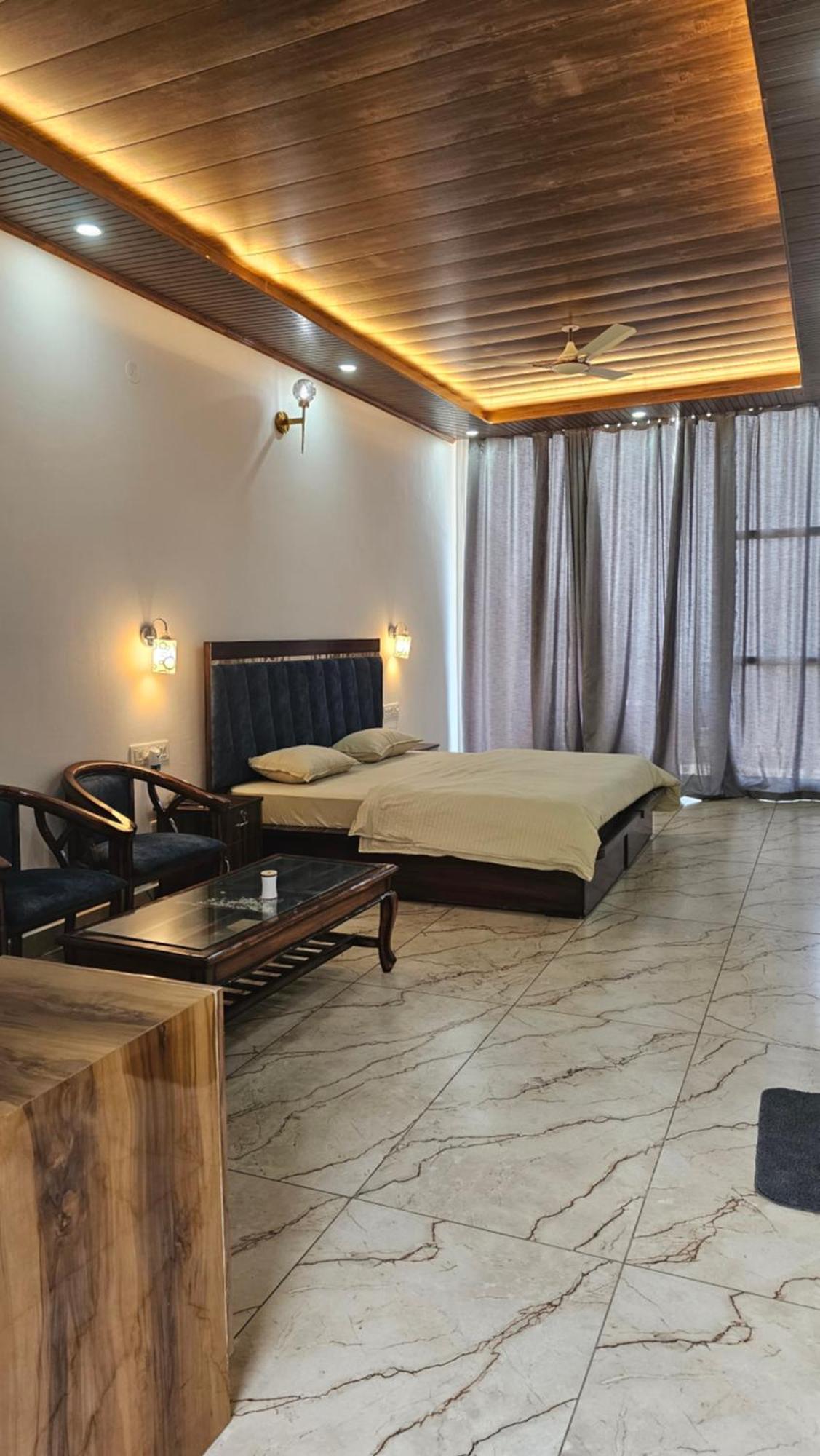 On The Rocks Hotel Kasauli Exterior photo
