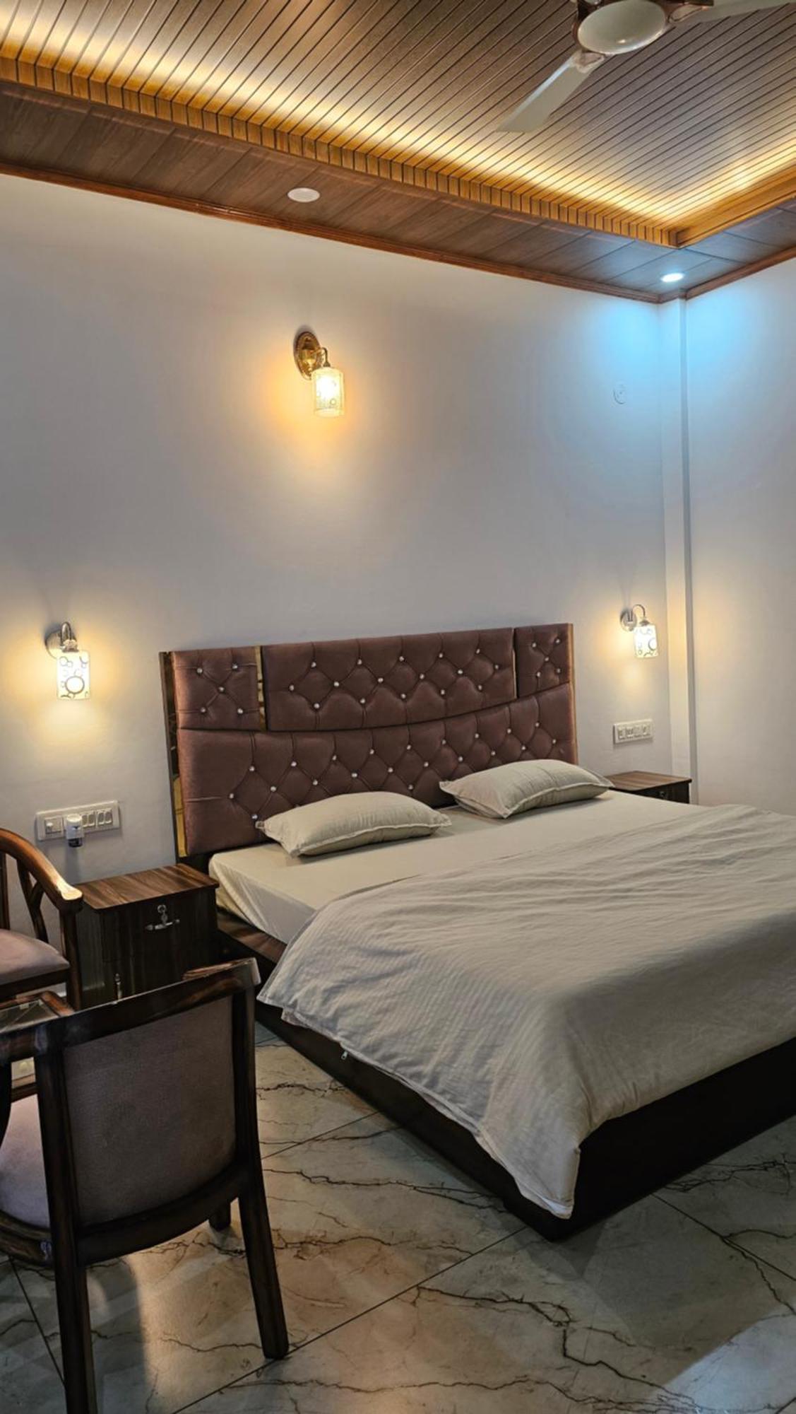 On The Rocks Hotel Kasauli Exterior photo