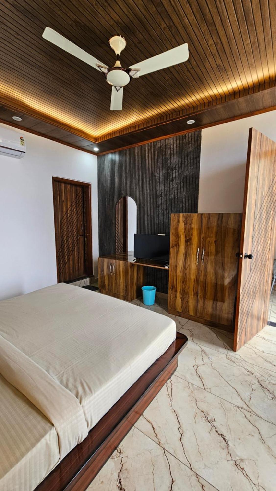 On The Rocks Hotel Kasauli Exterior photo