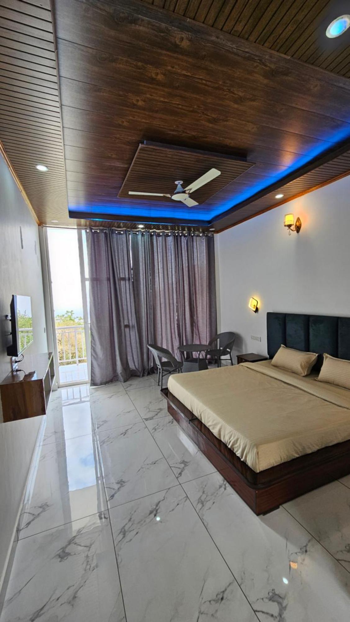 On The Rocks Hotel Kasauli Exterior photo