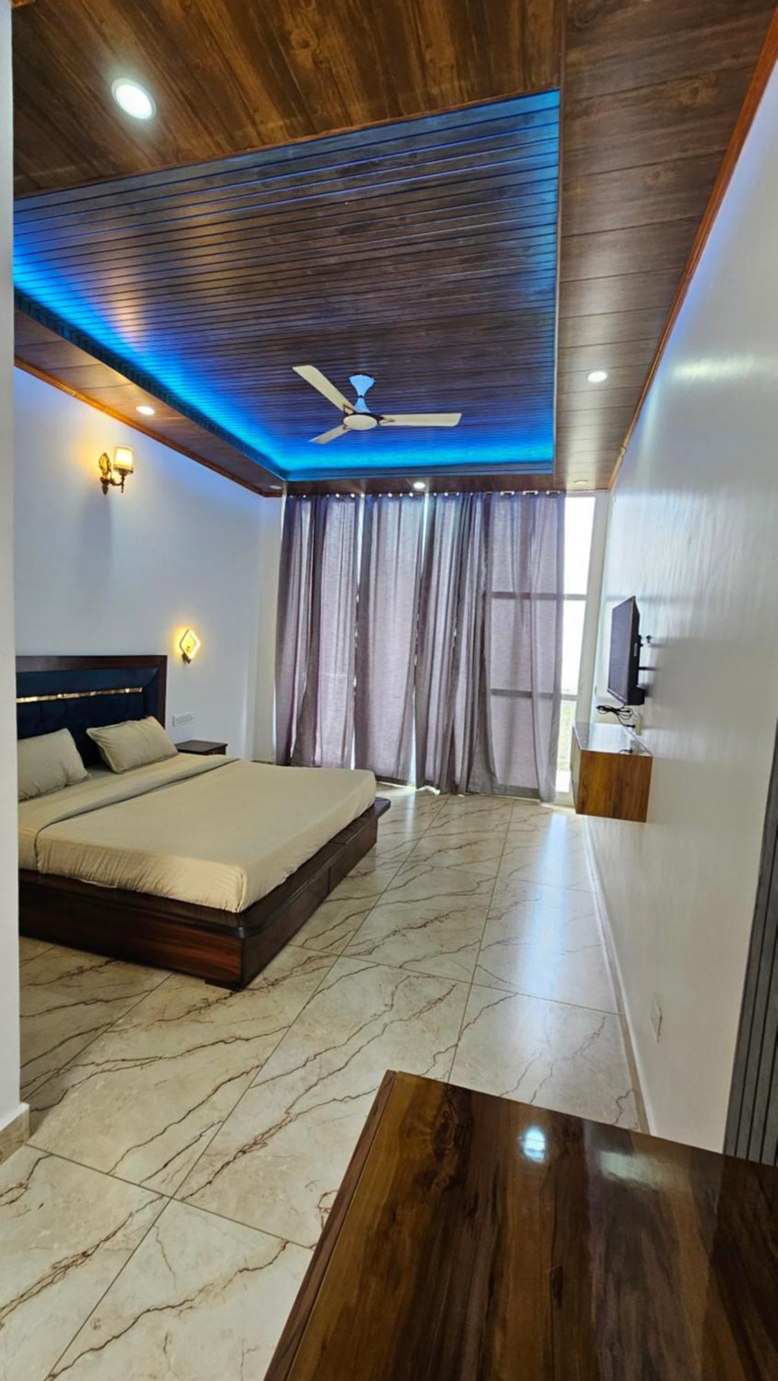 On The Rocks Hotel Kasauli Exterior photo