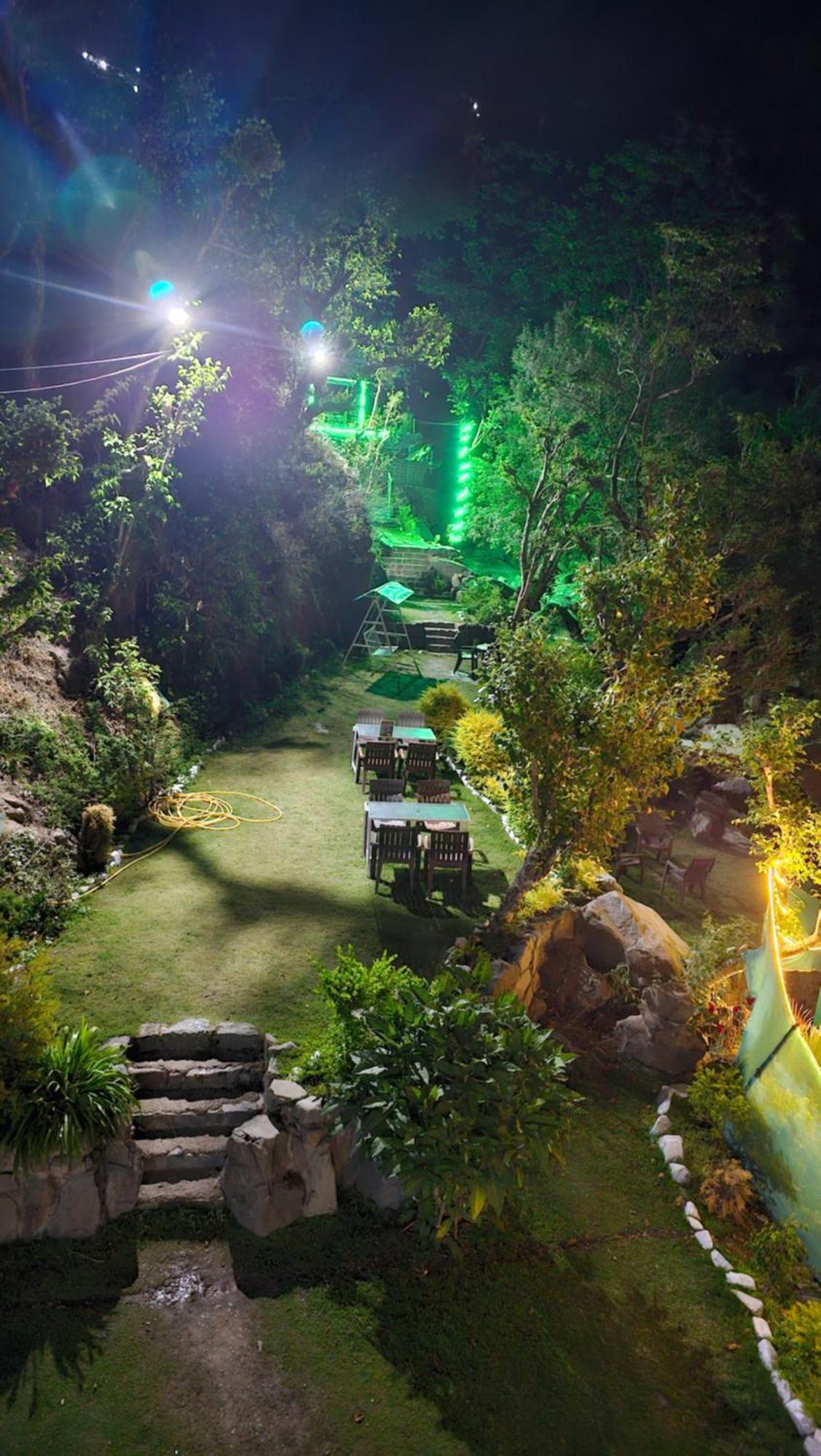 On The Rocks Hotel Kasauli Exterior photo