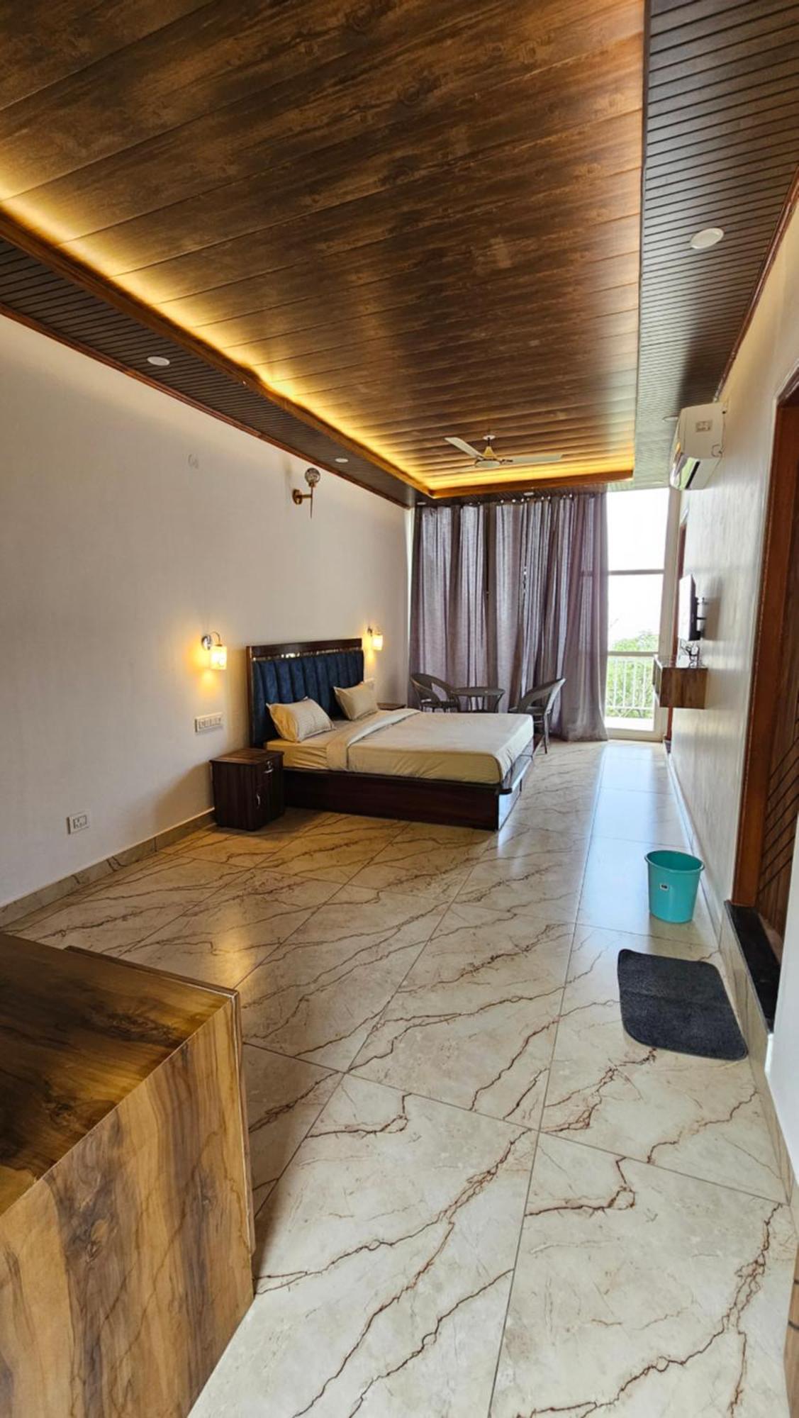 On The Rocks Hotel Kasauli Exterior photo
