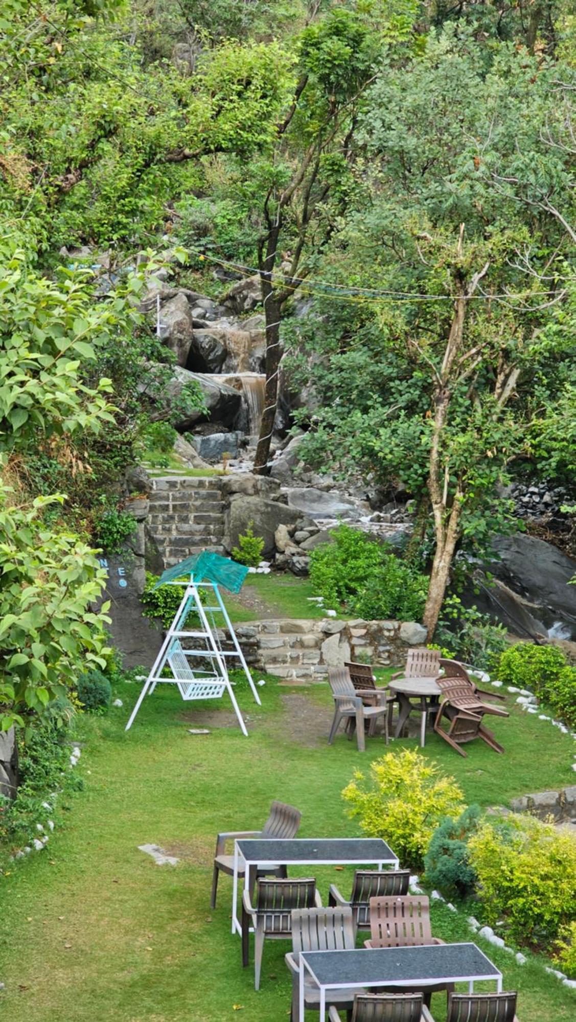On The Rocks Hotel Kasauli Exterior photo